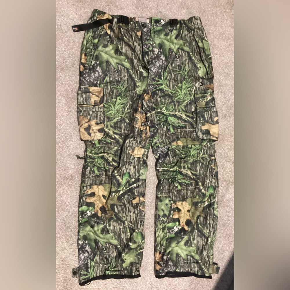 Mossy Oak Green and Brown Cargo Pants for Outdoor Adventures